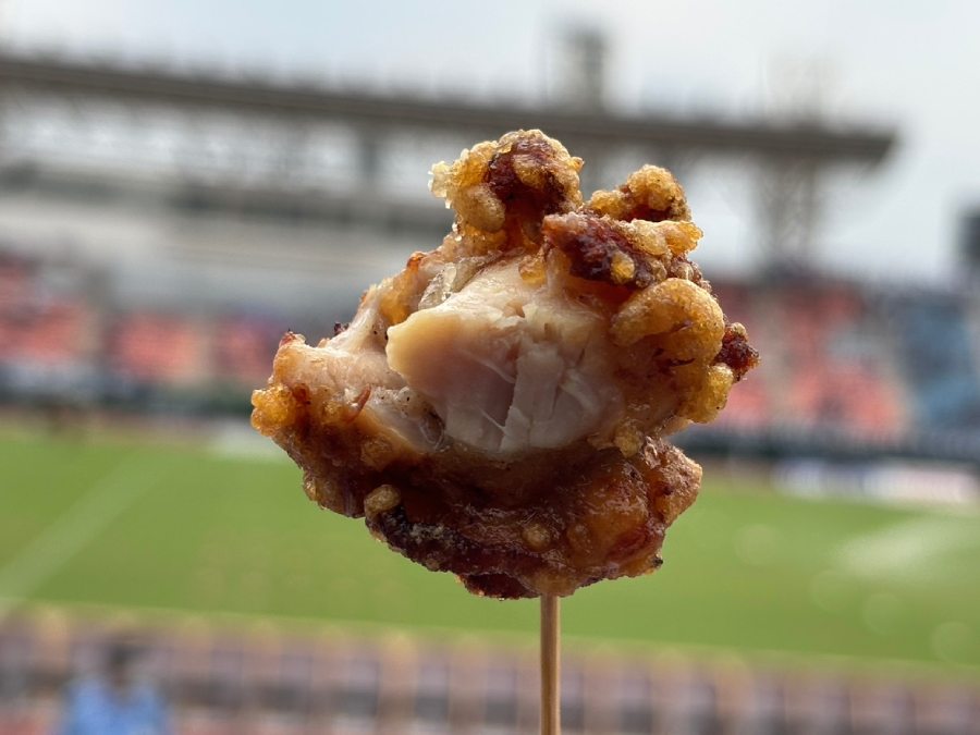 外はカリッと香ばしく、中は弾力のある鶏肉がジューシー