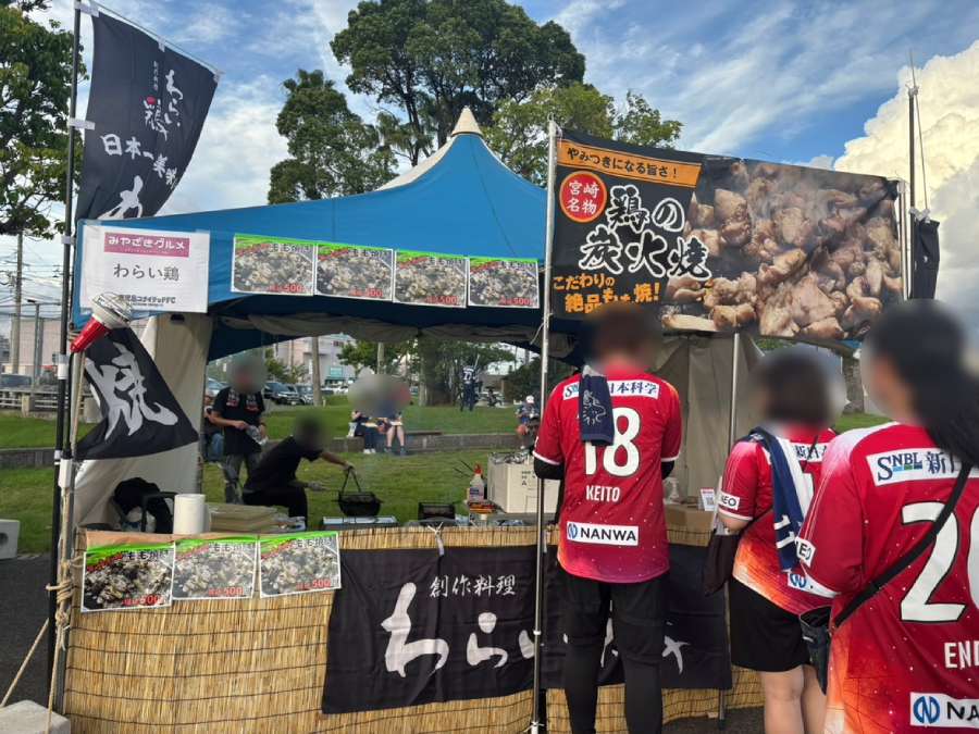 「わらい鶏」も出店